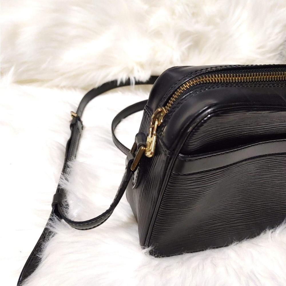 Louis Vuitton Black Epi Leather Shoulder Bag - Picture 4 of 15